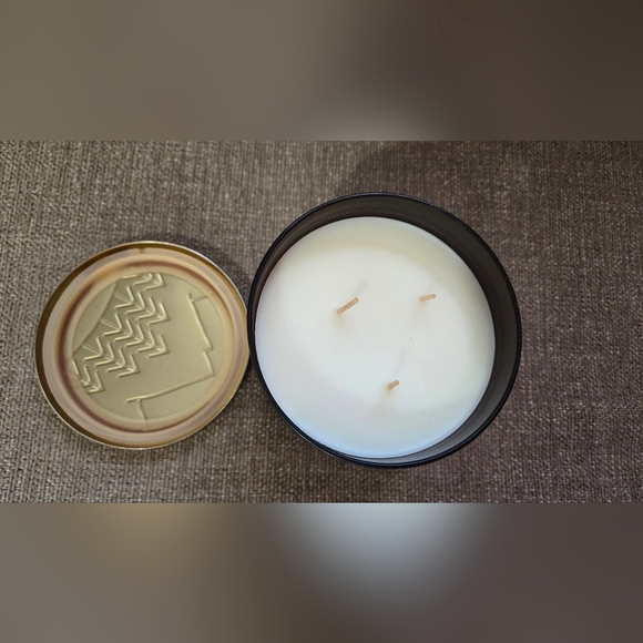 Bath & Body Works 3 wick candle Hot Cocoa & Cream - Picture 2 of 3